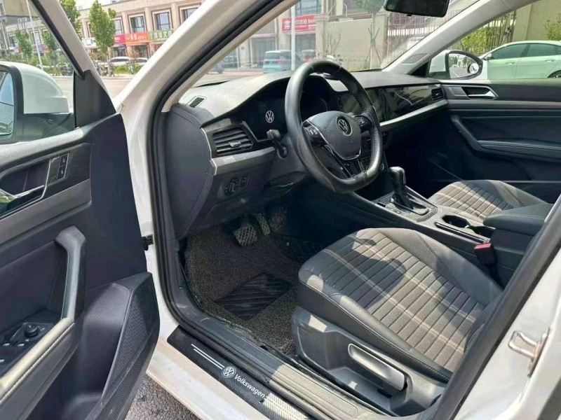 保定21年大众朗逸8