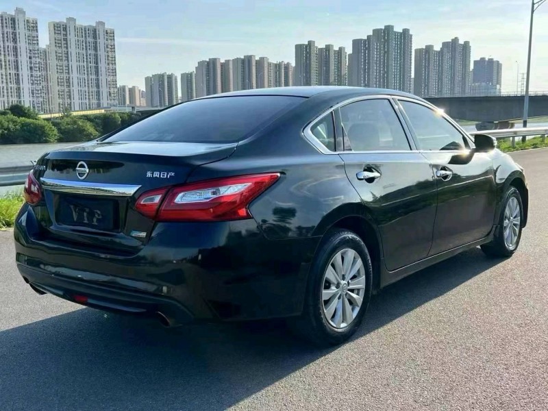 东营17年日产天籁8