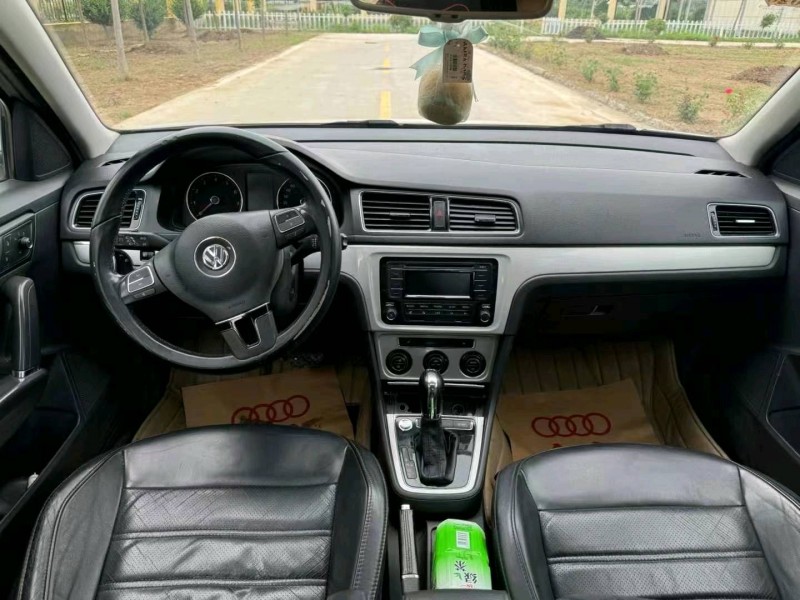 济南14年大众朗行6