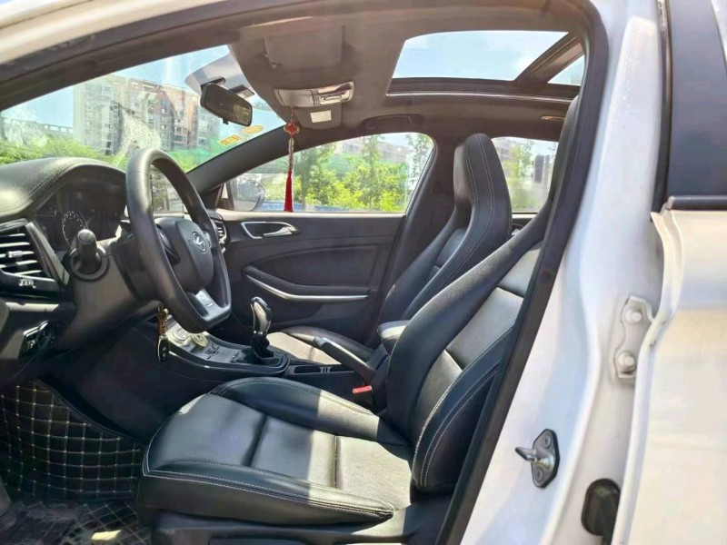 成都18年陆风逍遥5