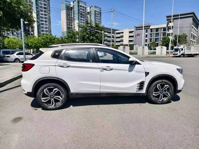 成都18年陆风逍遥8