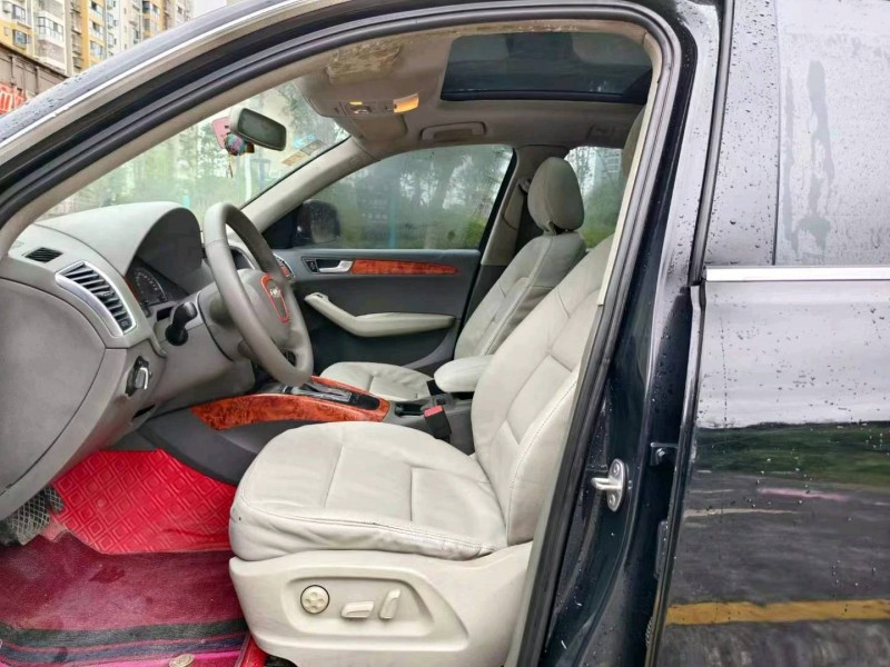 成都12年奥迪Q56