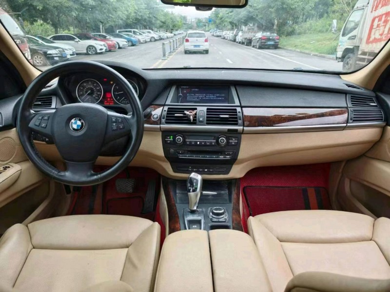 成都12年宝马X56