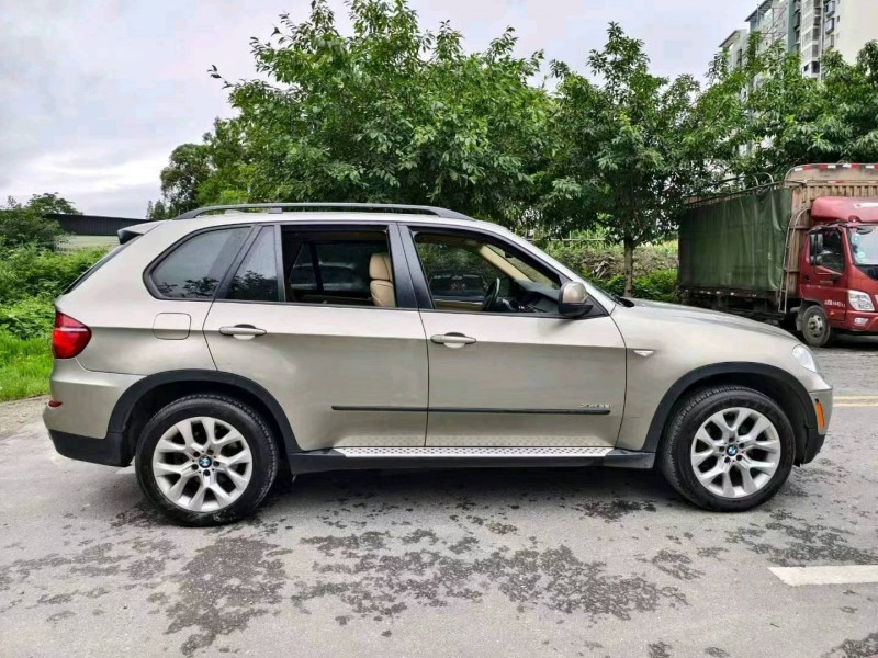 成都12年宝马X58