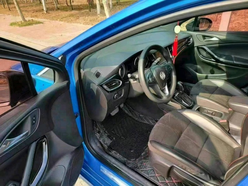 聊城17年别克威朗3