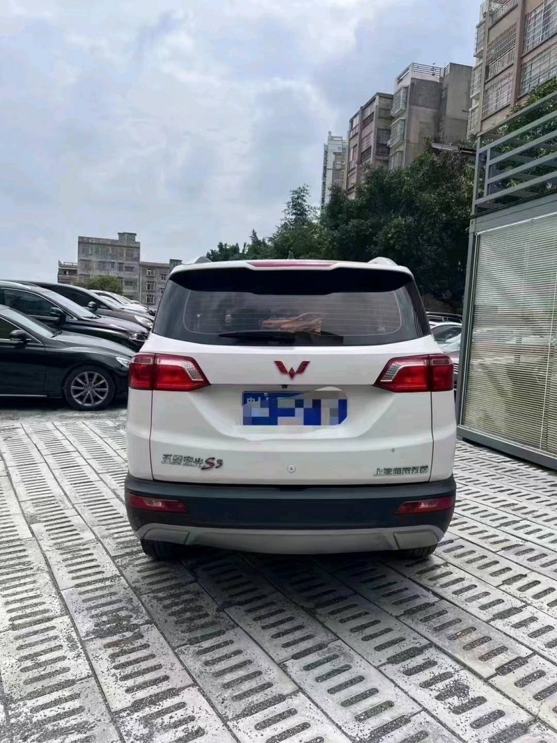 防城港18年五菱汽車宏光S33