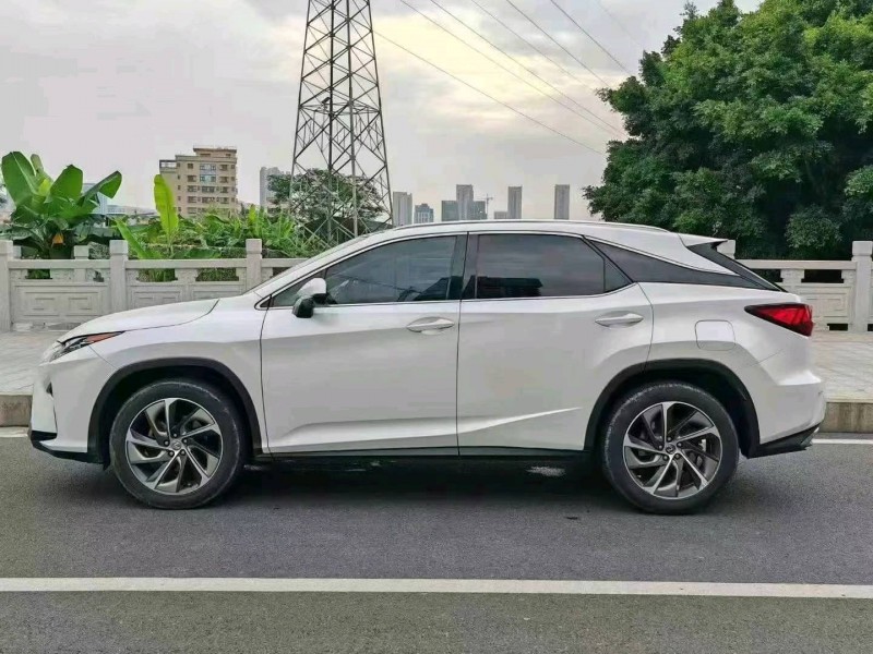佛山17年雷克萨斯RX8