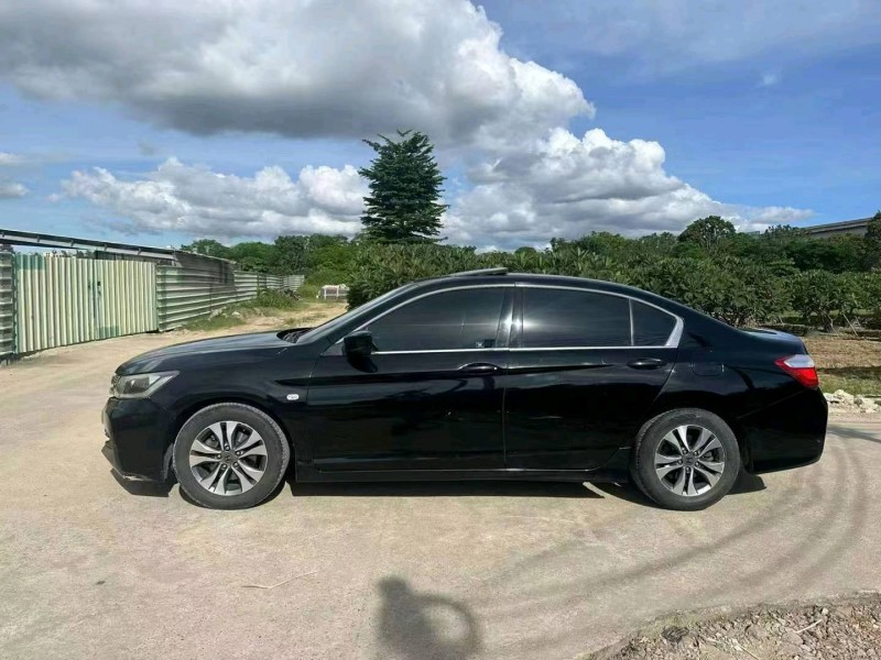 佛山15年本田雅阁7