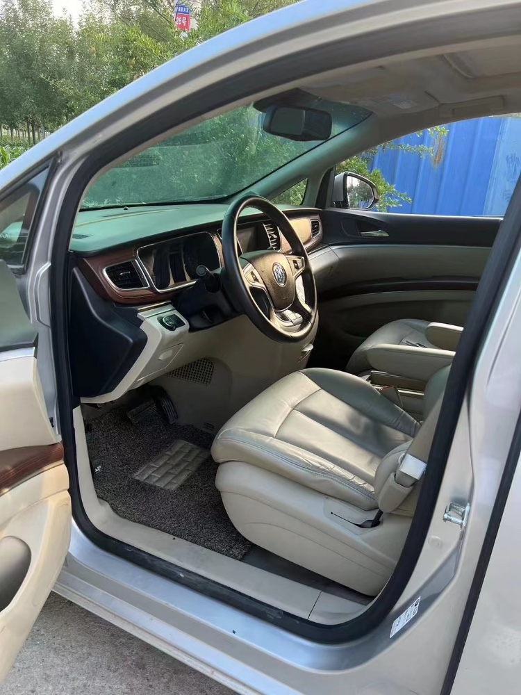 济宁17年别克GL83