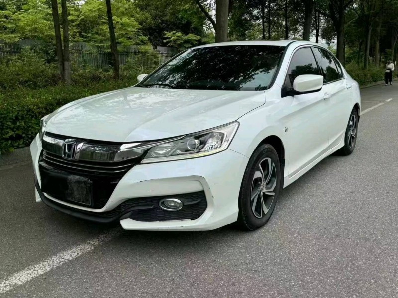 益阳17年本田雅阁2