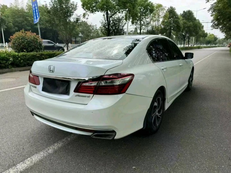 益阳17年本田雅阁5