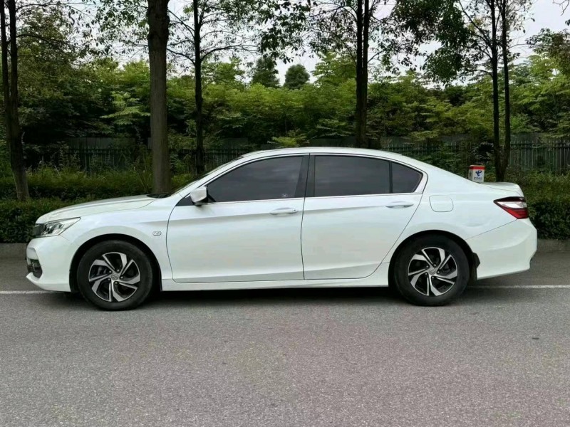 益阳17年本田雅阁8