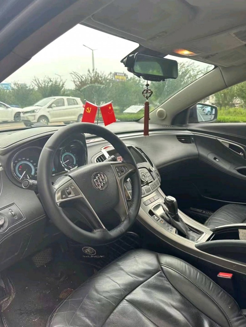 东营11年别克君越4