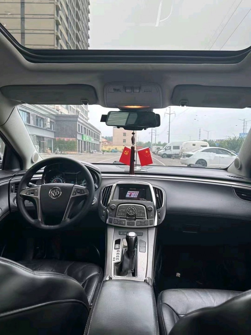 东营11年别克君越5