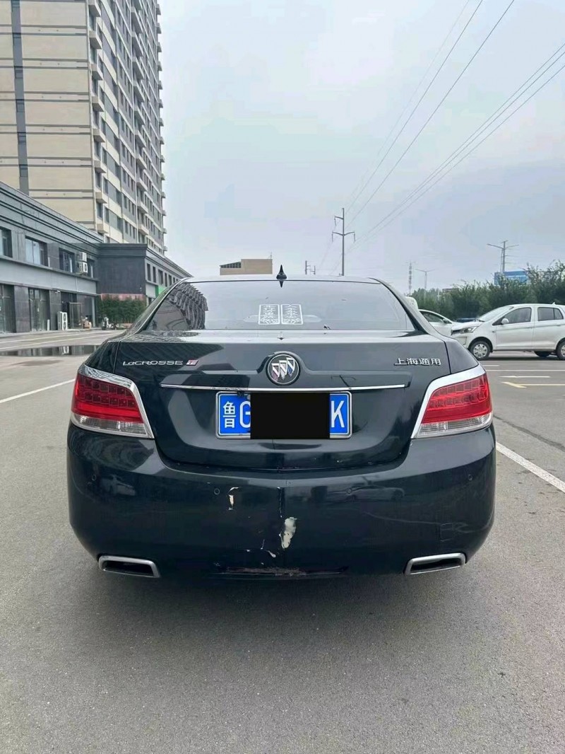 东营11年别克君越6