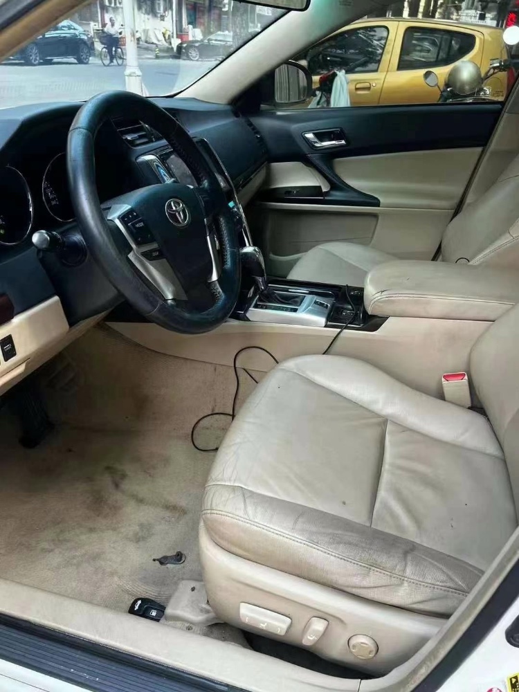 深圳12年丰田锐志9