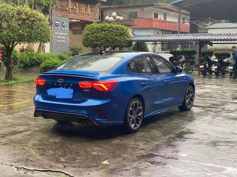 深圳20年福特福克斯5