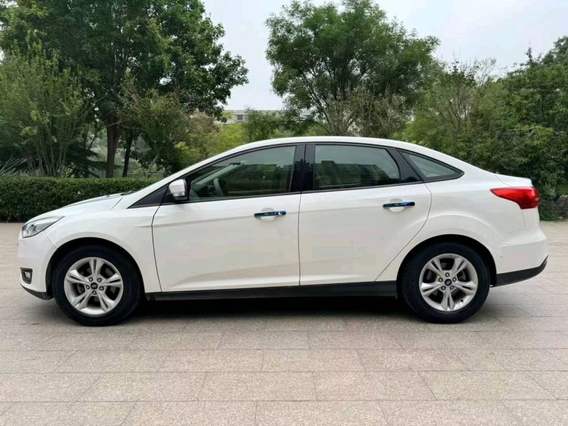 邢台16年福特福克斯9