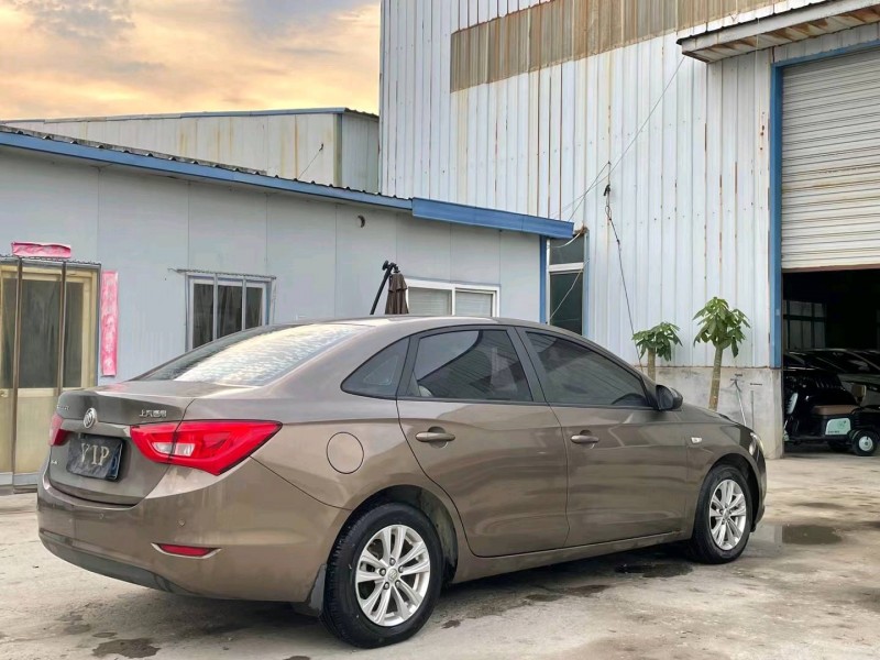 济宁16年别克英朗8