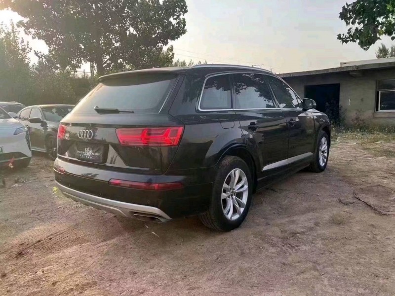 济南17年奥迪Q74