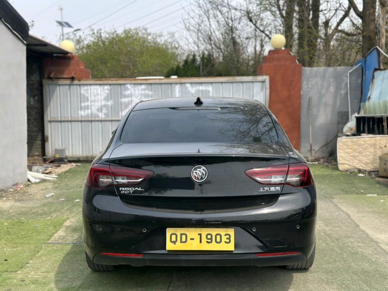 青岛20年别克君威8