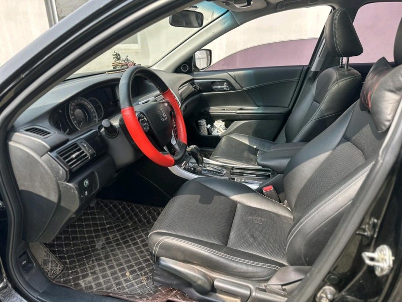 青岛18年本田雅阁6