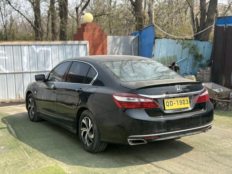 青岛18年本田雅阁7