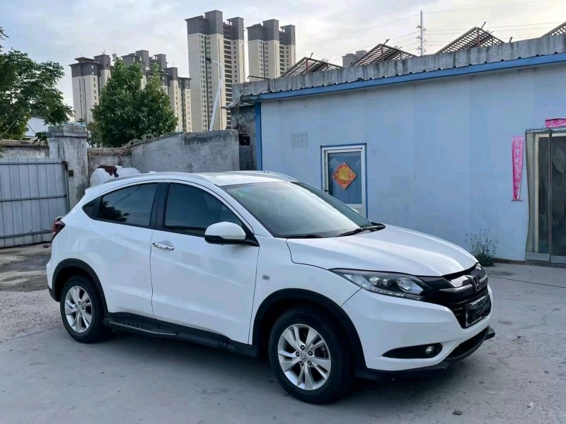 济宁18年本田缤智3