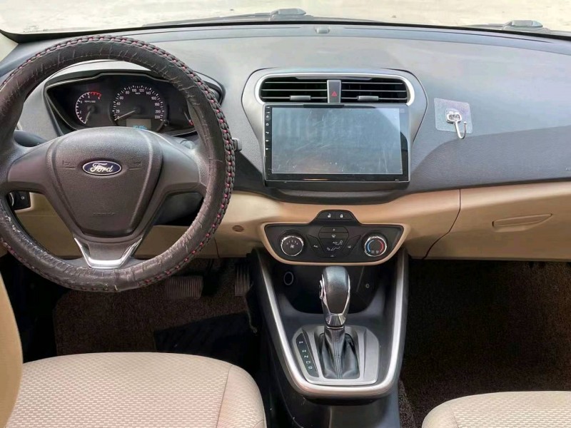 济宁16年福特福睿斯4