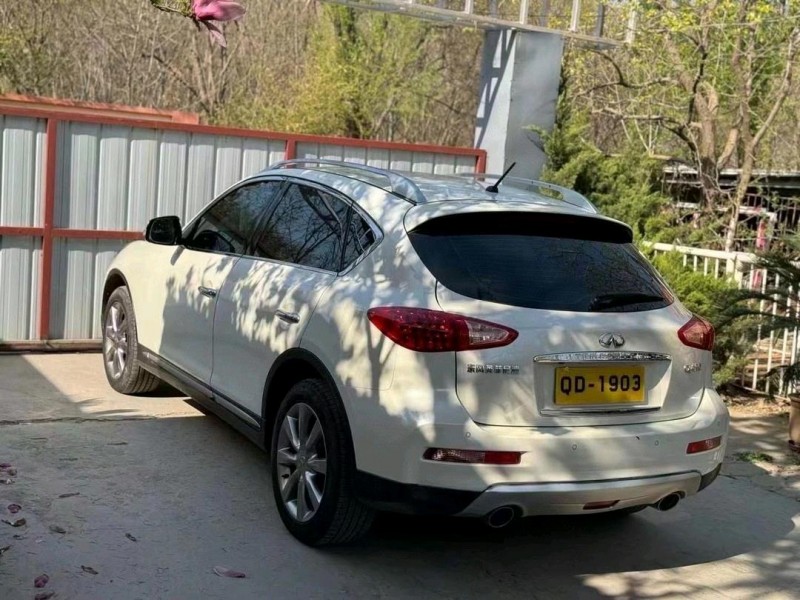 青島17年英菲尼迪QX507