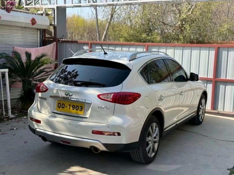 青島17年英菲尼迪QX509