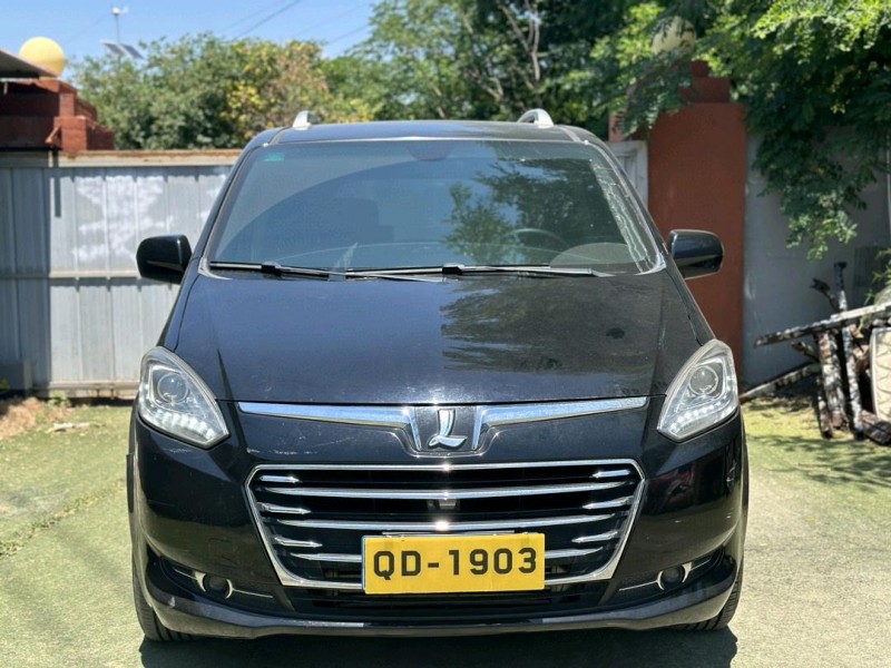 青岛17年纳智捷大7 MPV1