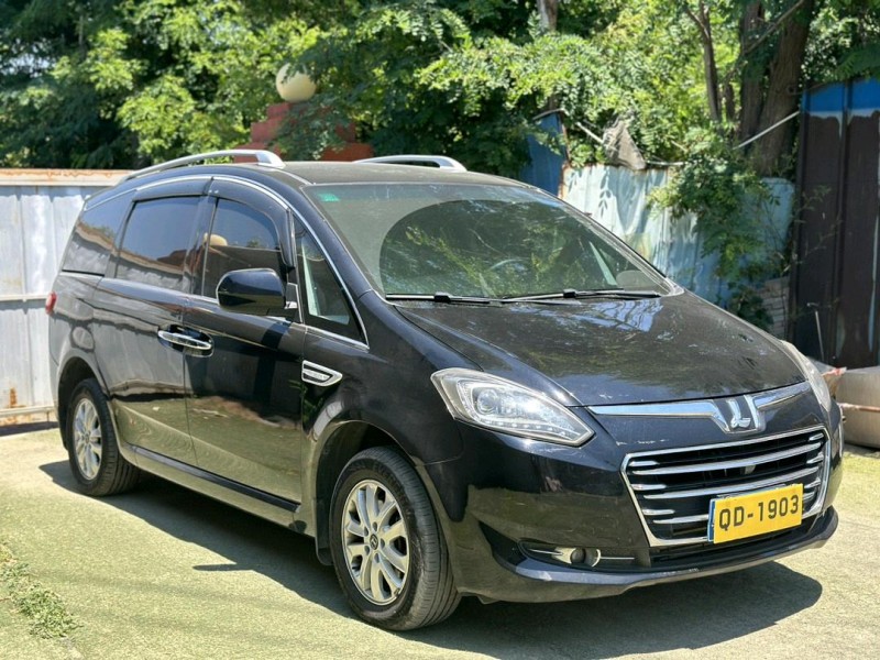 青岛17年纳智捷大7 MPV3