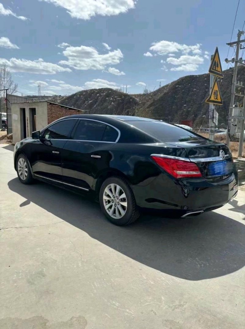 邢台15年别克君越4