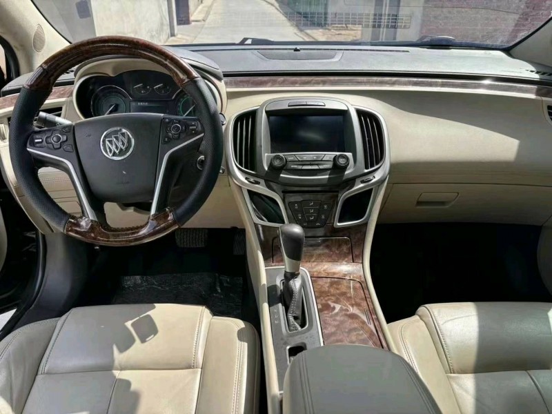 邢台15年别克君越5