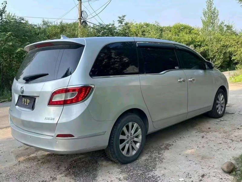 保定11年别克GL84