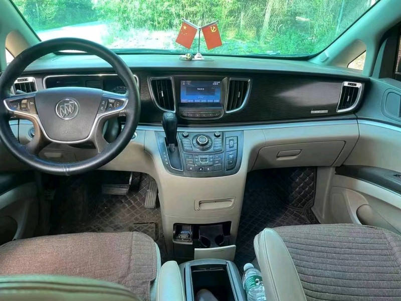 保定11年别克GL85