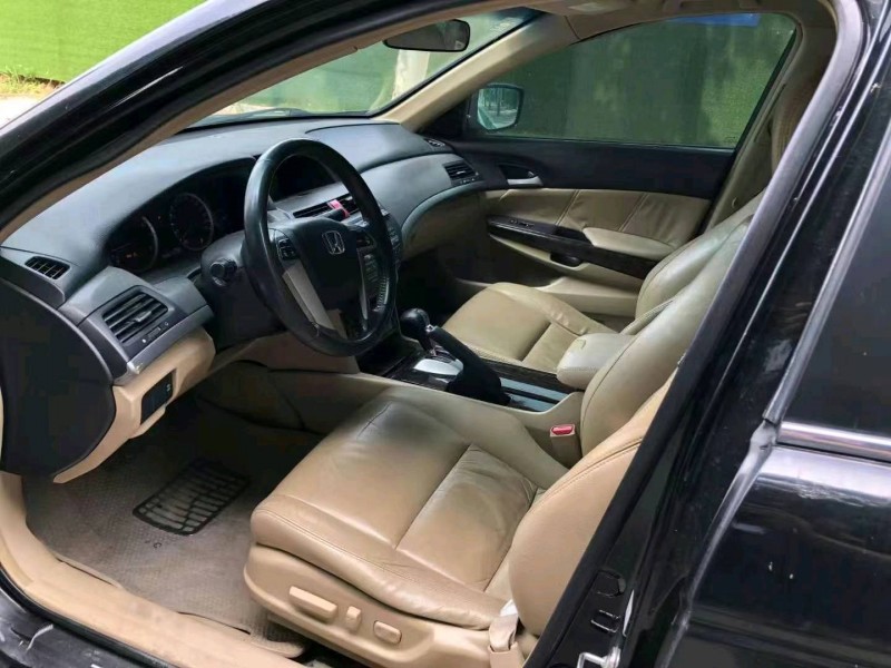 烟台10年本田雅阁8