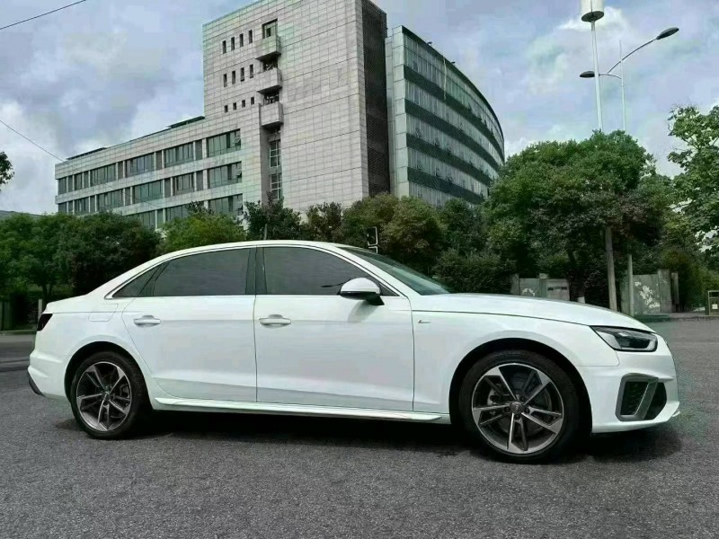 成都21年奥迪A4L3