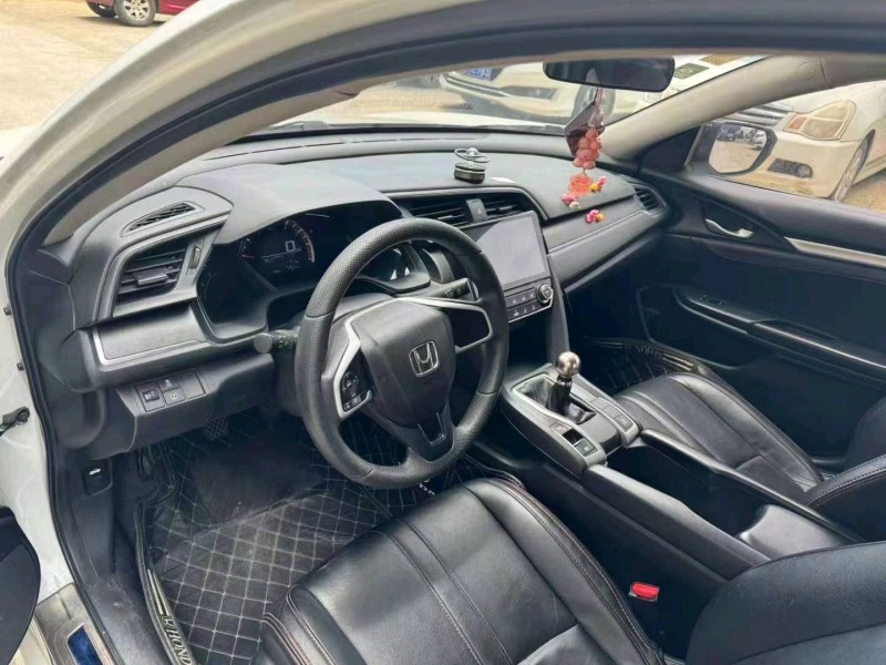 佛山17年本田思域5