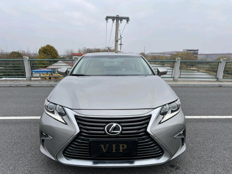 盐城17年雷克萨斯ES1