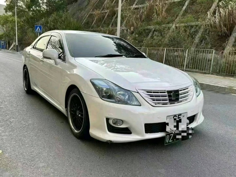 广州14年丰田皇冠3