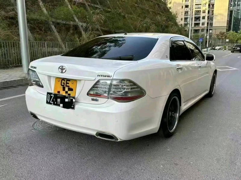 广州14年丰田皇冠8