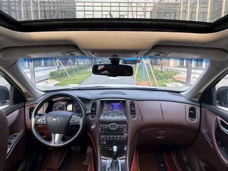 青島17年英菲尼迪QX506