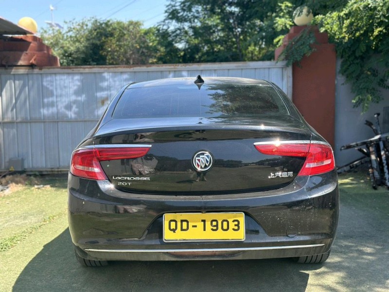 青岛17年别克君越8