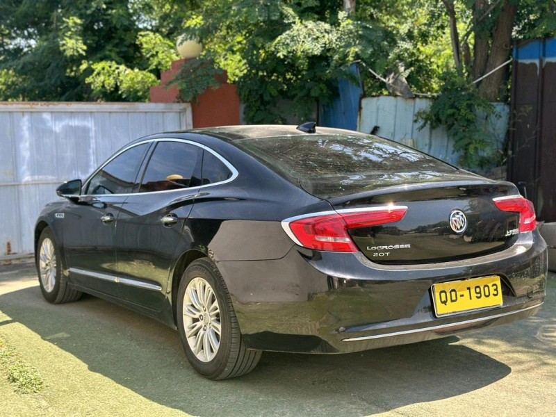 青岛17年别克君越9