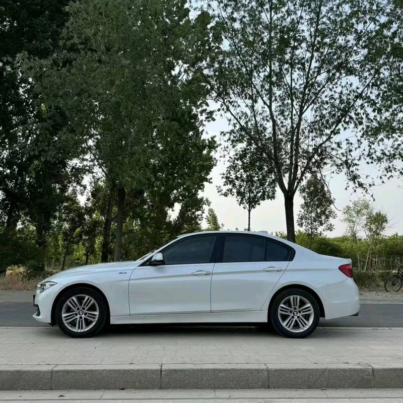 济南16年宝马3系8