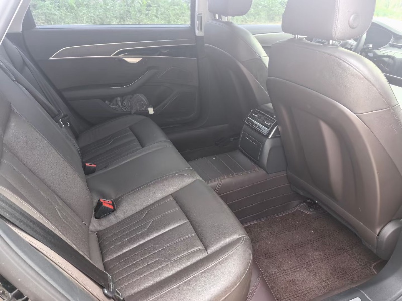 济南19年奥迪A8L5