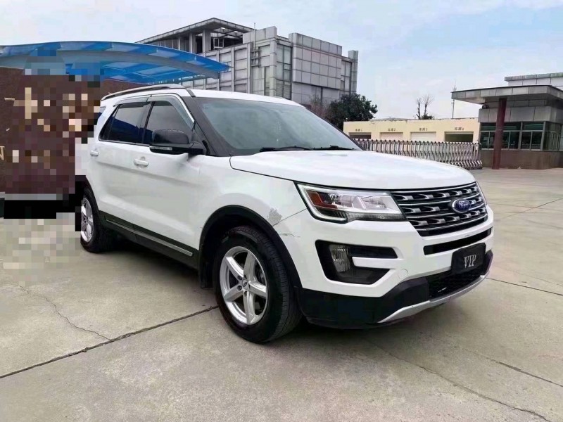 济宁16年福特探险者3