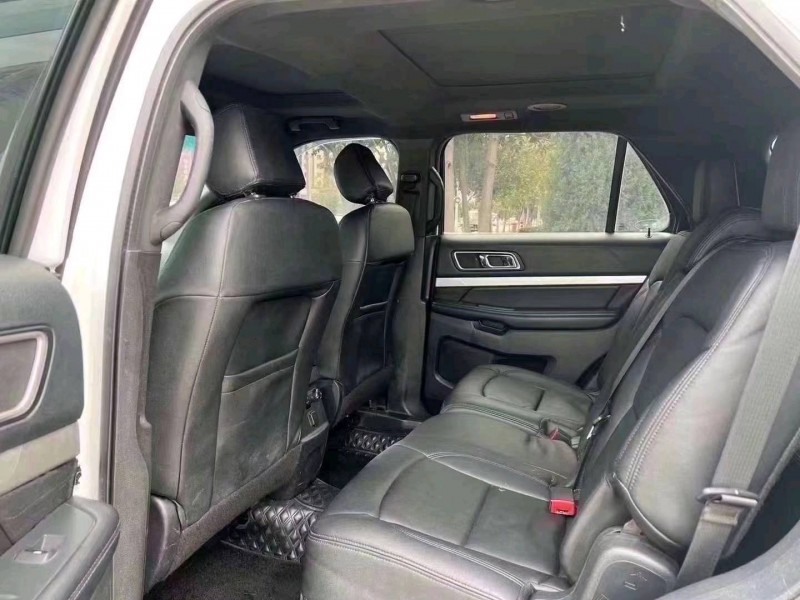 济宁16年福特探险者6